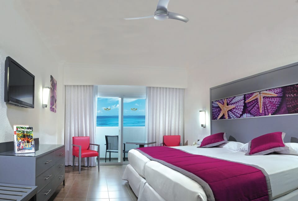 Minibar, in-room safe, laptop workspace, blackout drapes
