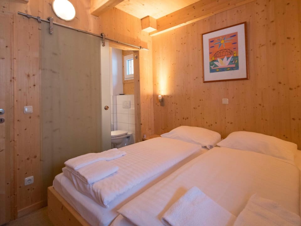 Chalet | 5 bedrooms, individually furnished, bed sheets