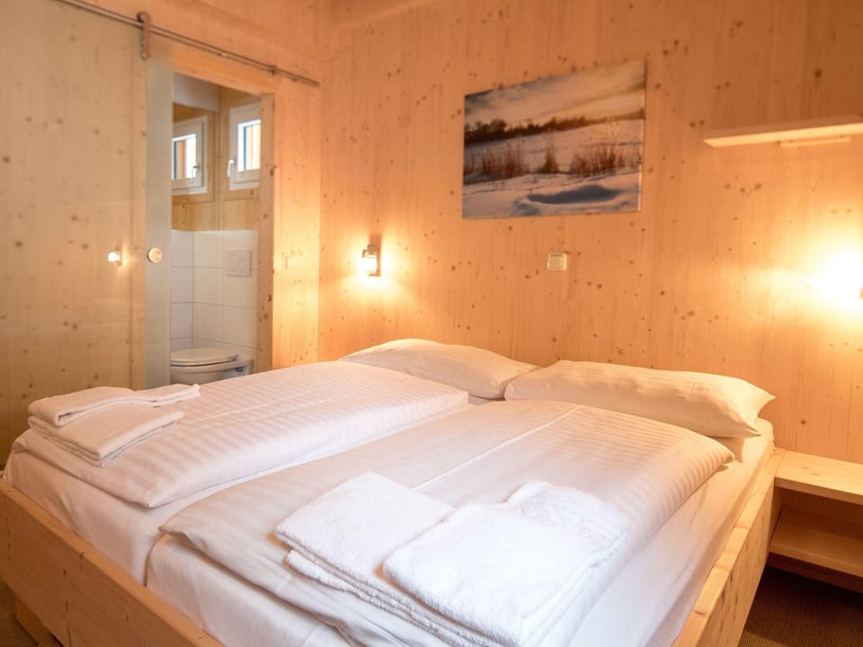 Chalet | 5 bedrooms, individually furnished, bed sheets