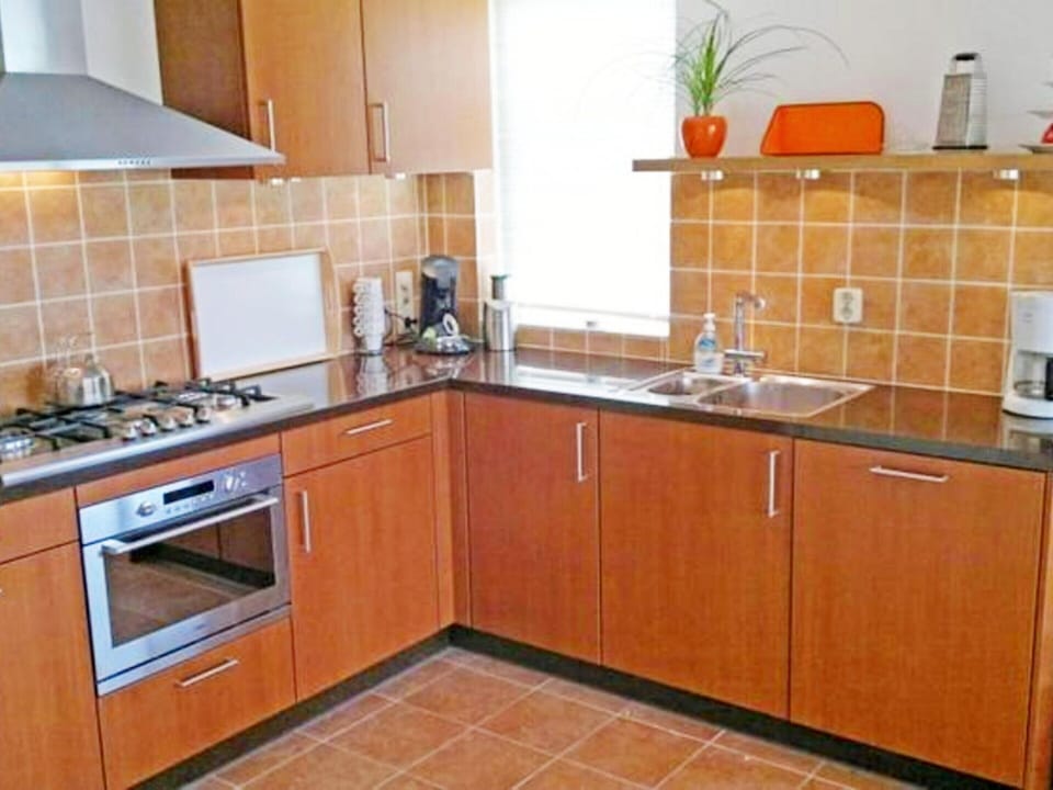 House | Private kitchen | Electric kettle, highchair