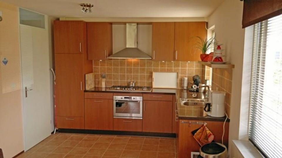 House | Private kitchen | Electric kettle, highchair