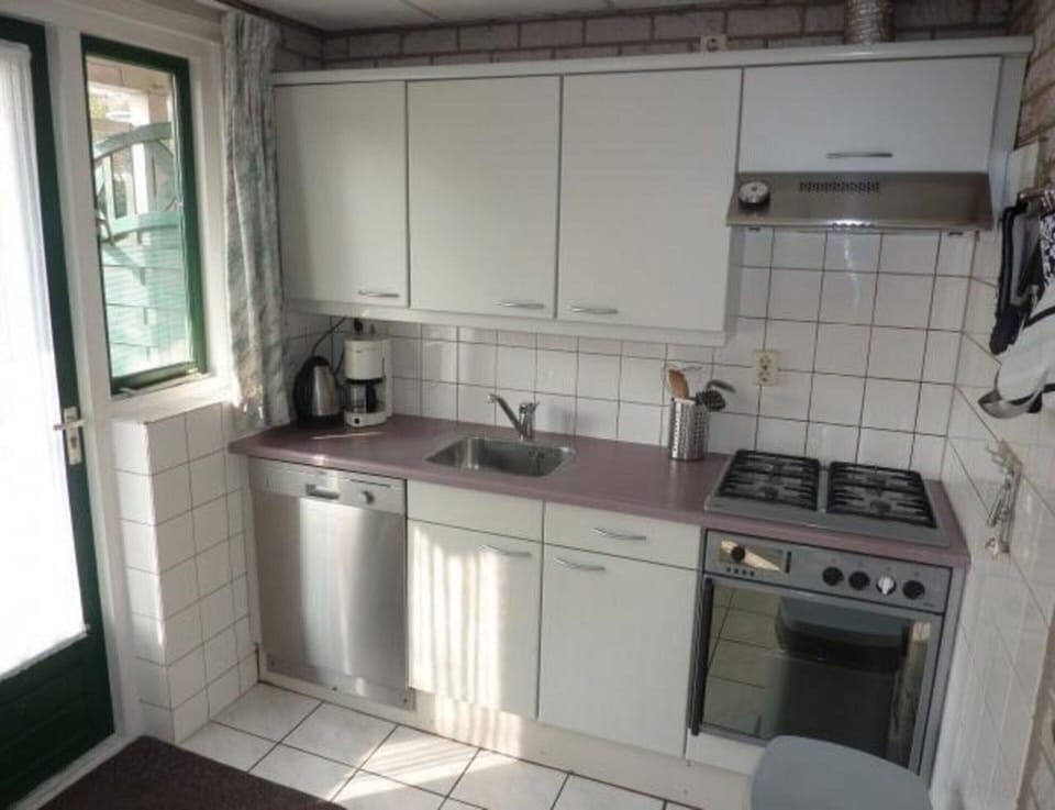 House | Private kitchen | Electric kettle, toaster