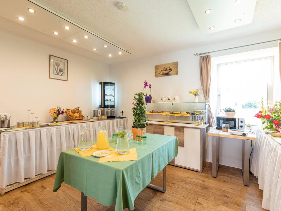 Apartment | Dining
