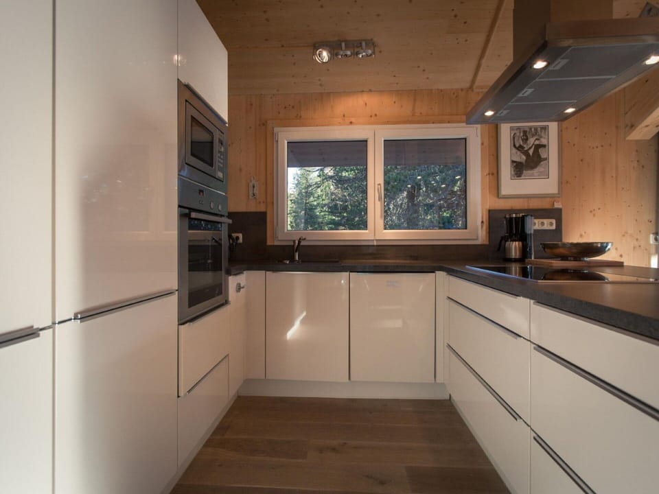 Chalet | Private kitchen | Electric kettle, toaster