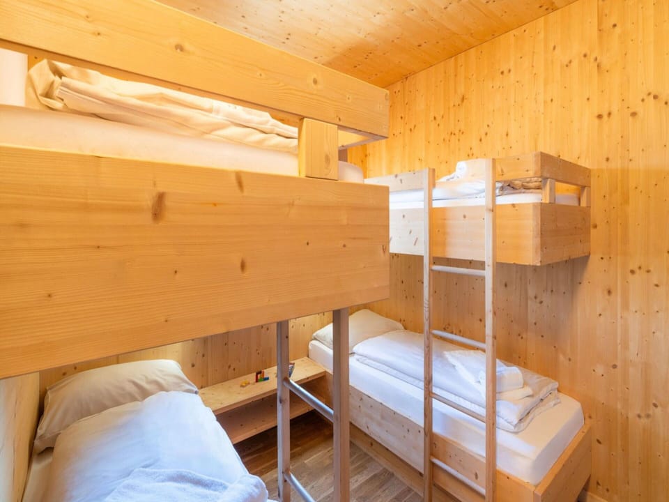 Chalet | 4 bedrooms, individually furnished, bed sheets