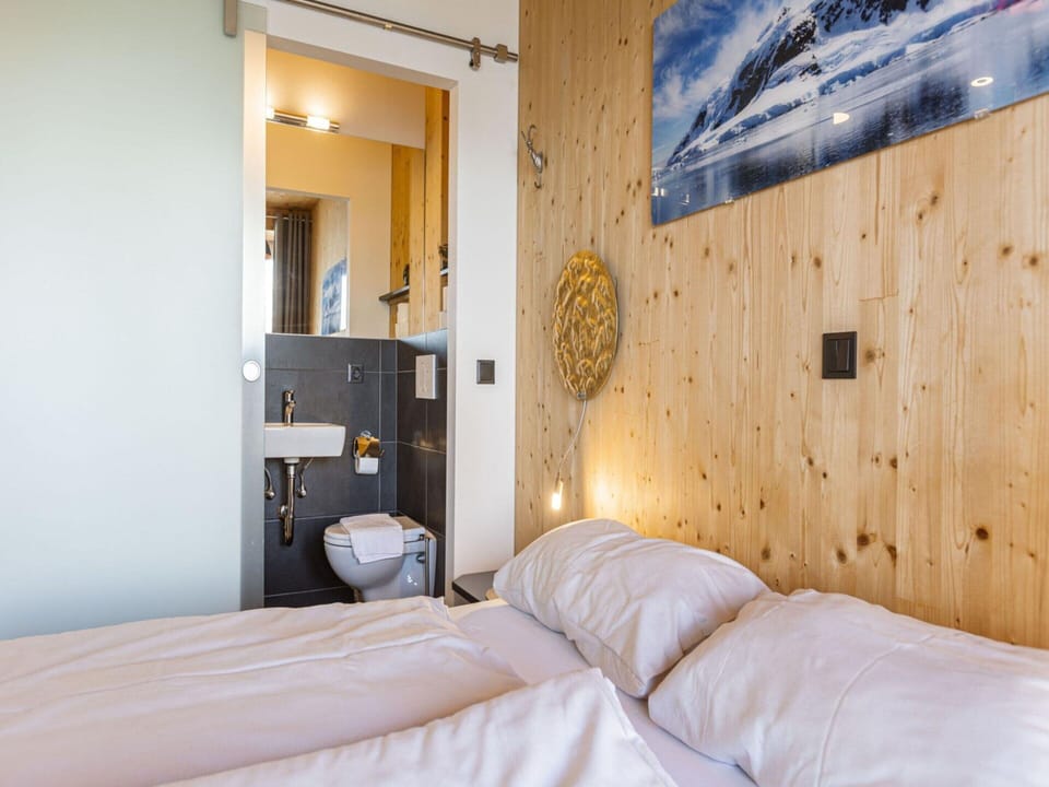 Chalet | 4 bedrooms, individually furnished, bed sheets