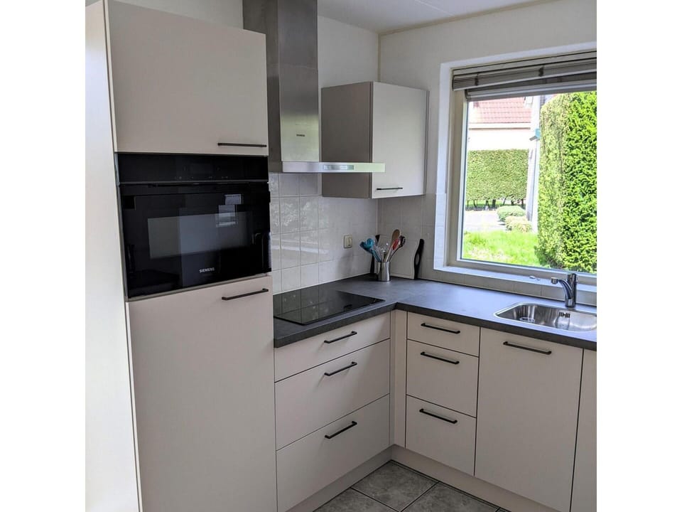 House | Private kitchen | Electric kettle, toaster