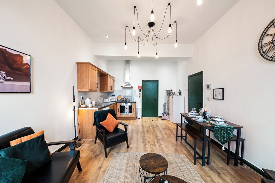 Apartment | Living area | Flat-screen TV