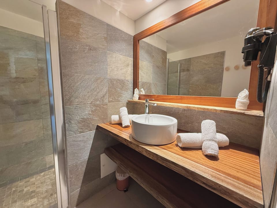 Family Suite | Desk, laptop workspace, soundproofing, WiFi (free)