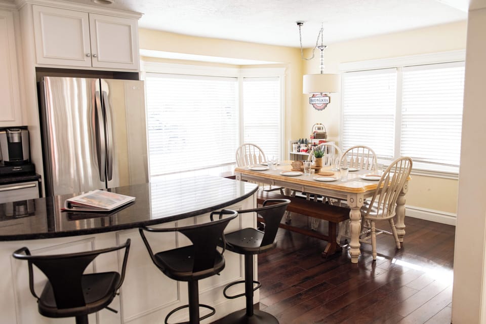 Family House, 5 Bedrooms, Kitchen, Mountain View | Dining room