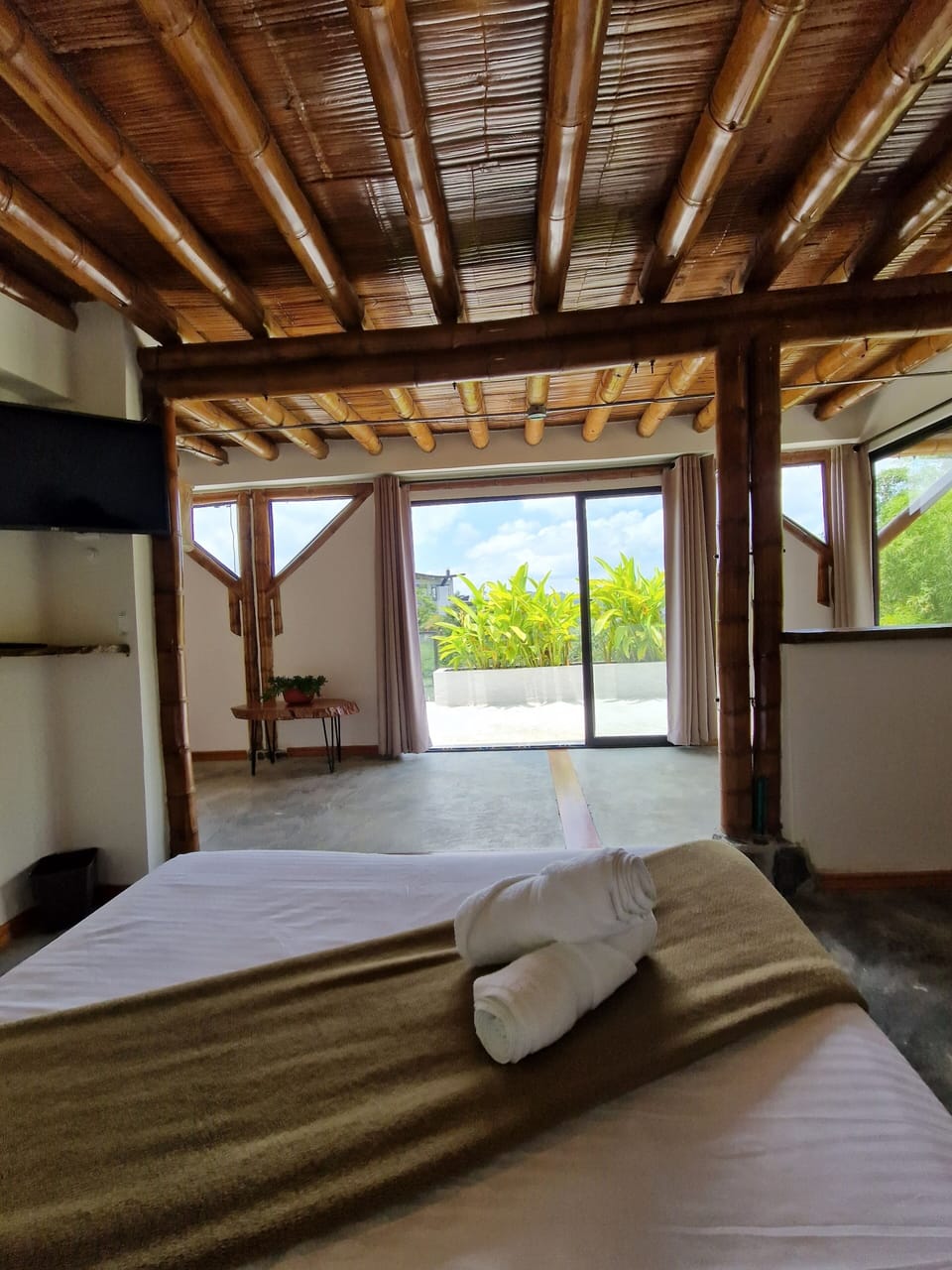 Deluxe Apartment, Garden View | Blackout drapes, iron/ironing board, free WiFi, bed sheets