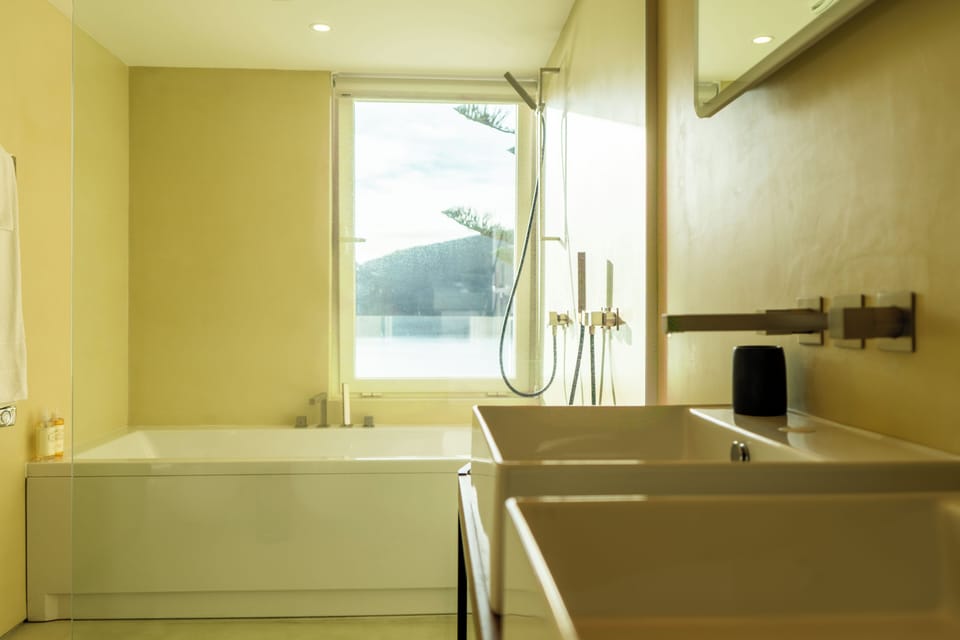 Luxury Suite, Balcony, Ocean View | Bathroom | Free toiletries, towels, soap, shampoo