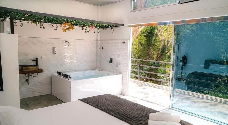 Deluxe Cabin, Garden View | 1 bedroom, minibar, free WiFi, bed sheets