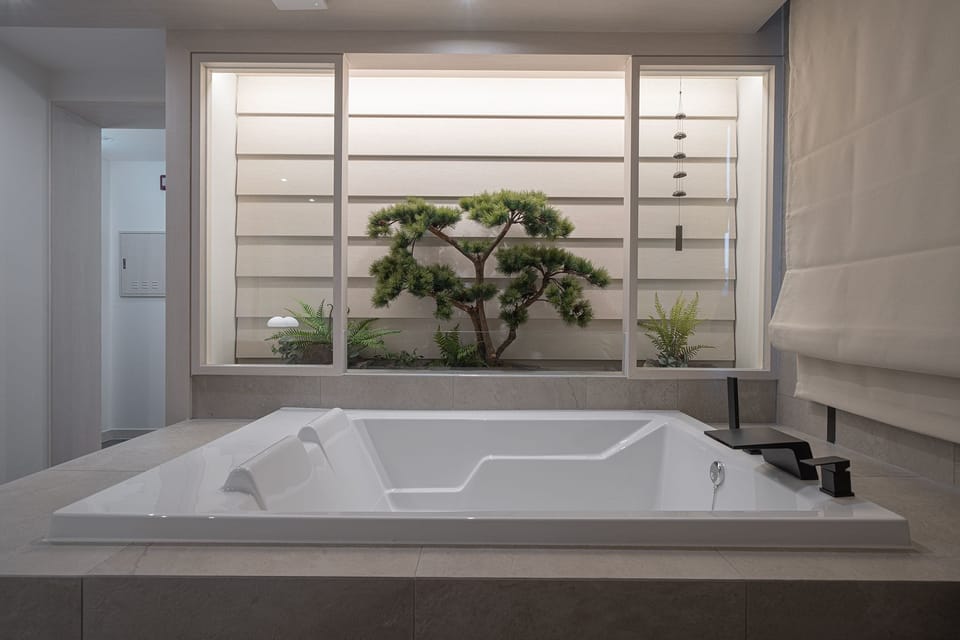 SIGNATURE DOUBLE SPA | Free minibar, soundproofing, free WiFi, bed sheets