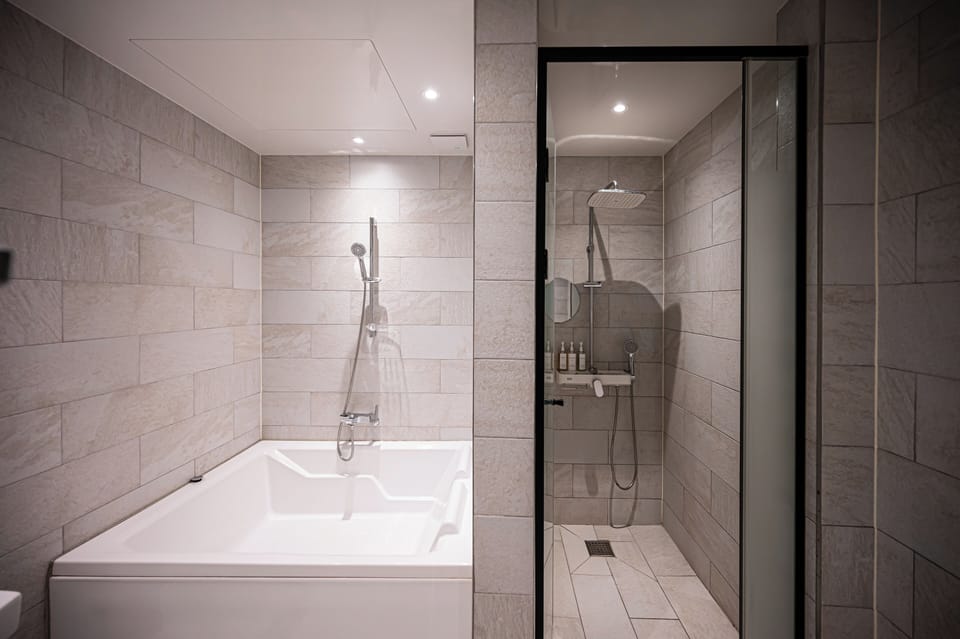 Deluxe Twin Room | Laptop workspace, free WiFi