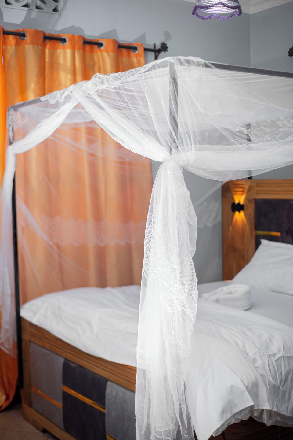 Free WiFi, bed sheets