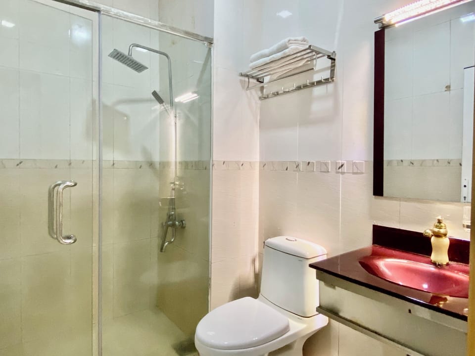 Standard Room | Bathroom | Free toiletries, hair dryer, towels, soap