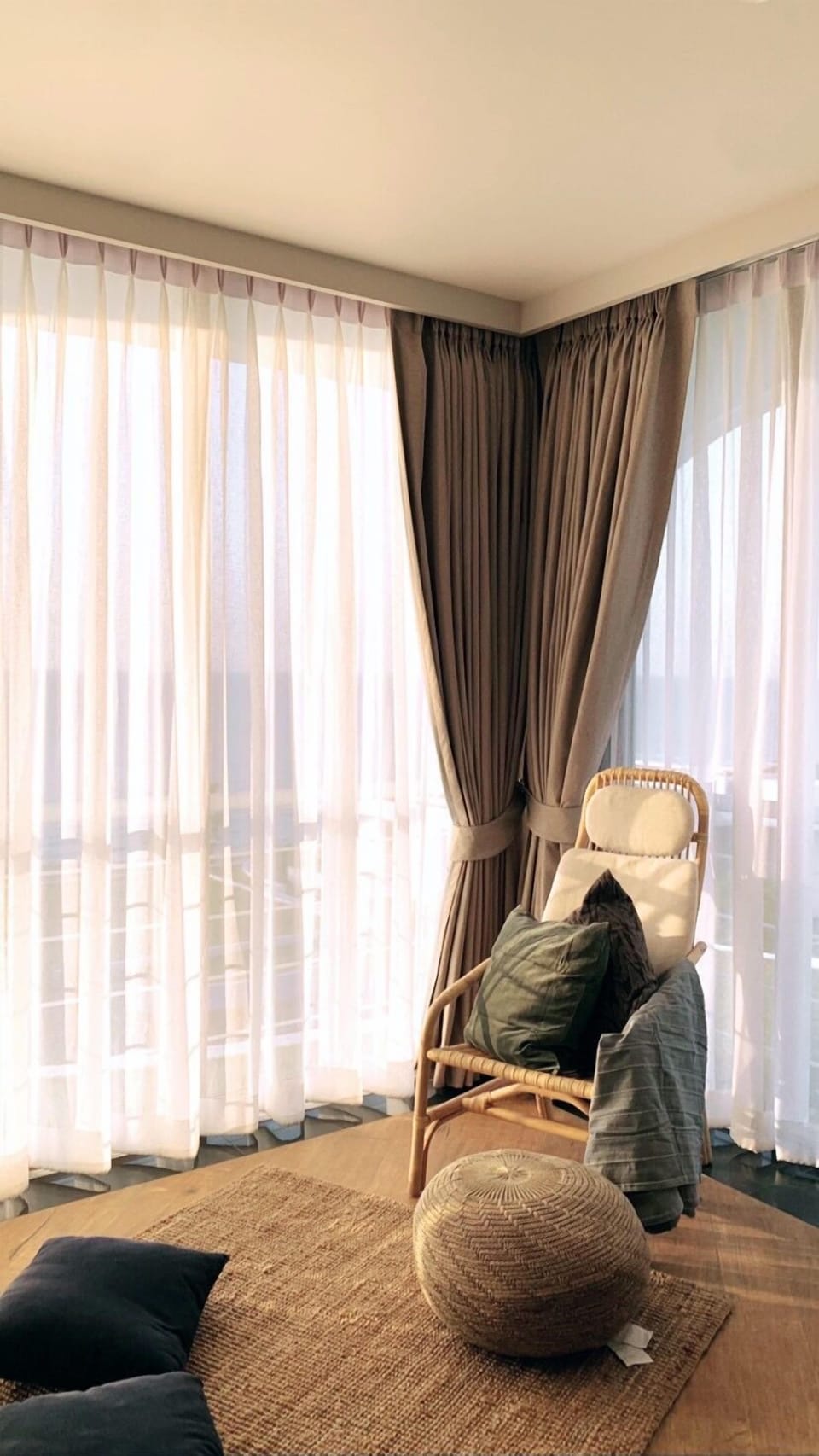 Luxury Apartment, 3 Bedrooms, Sea View, Beachside | 3 bedrooms, blackout drapes, iron/ironing board, free WiFi