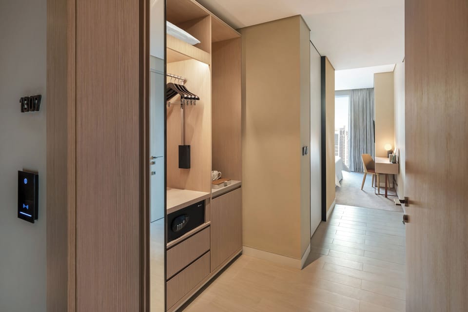 Deluxe Room, 1 King Bed (Burj Khalifa View) | Premium bedding, minibar, in-room safe, desk