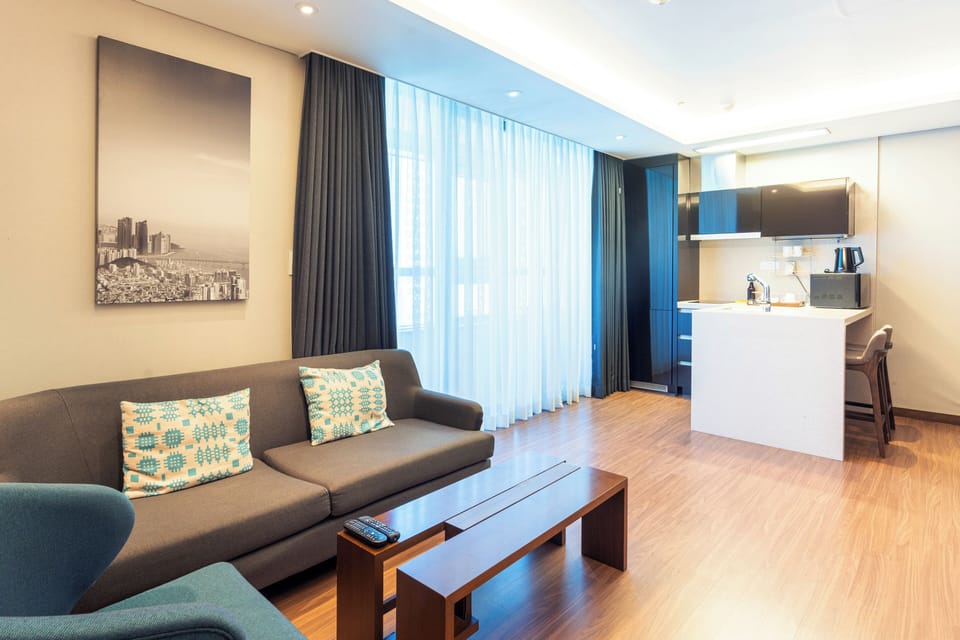 Junior Room | Desk, laptop workspace, blackout drapes, soundproofing