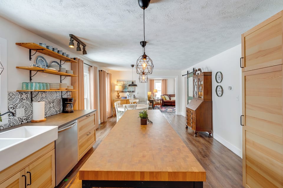 House (5 Bedrooms) | Interior
