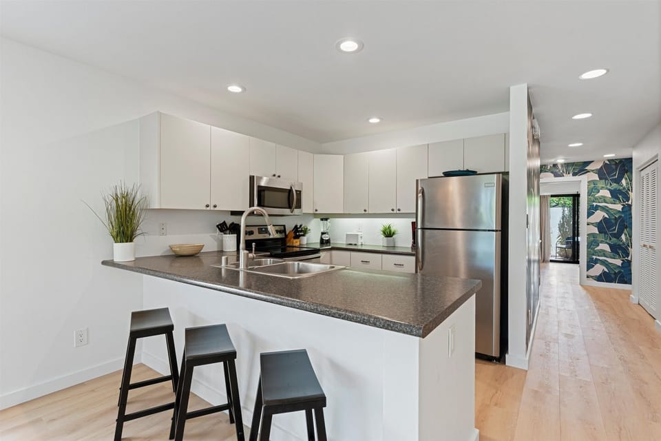Condo, 1 Bedroom | Private kitchen | Coffee/tea maker, fridge, oven, stovetop