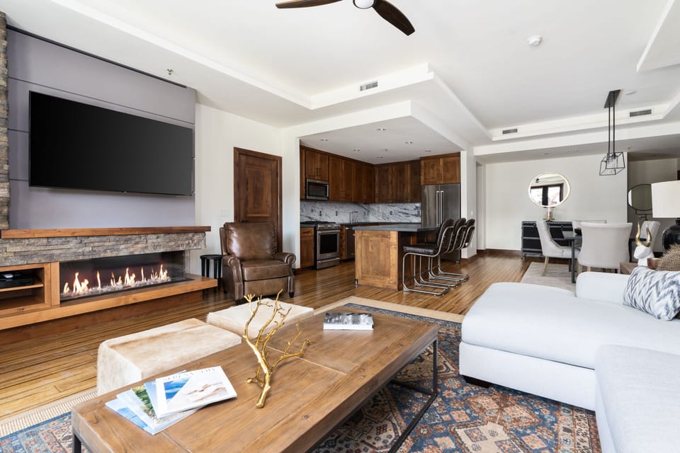 Condo, 4 Bedrooms | Living area | Smart TV