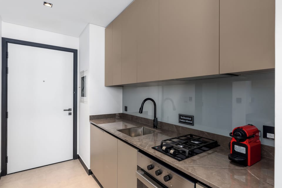Deluxe Studio, Balcony, City View | Private kitchen | Fridge, microwave, oven, stovetop