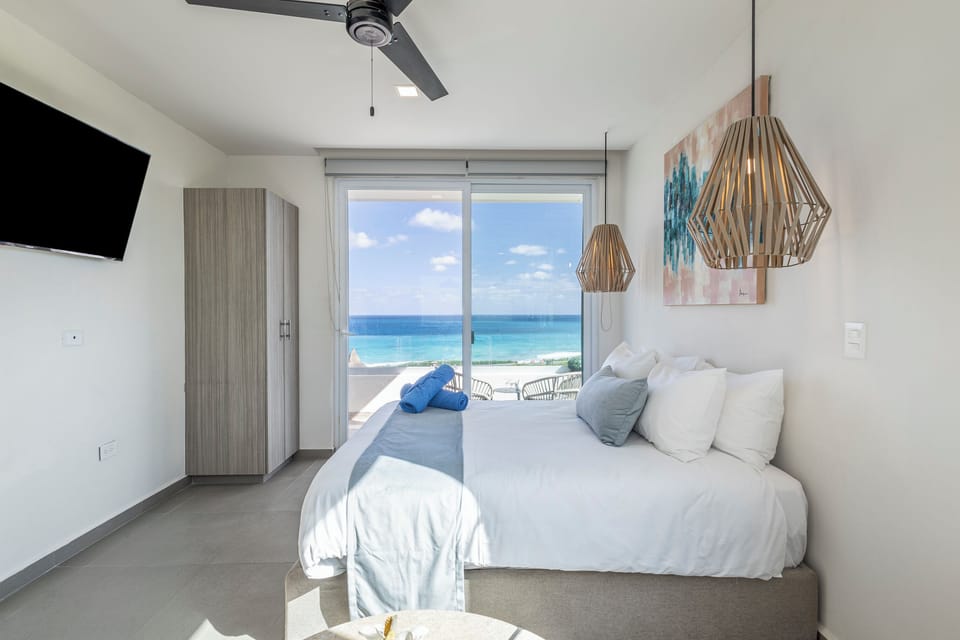 Design Studio Suite, 1 Queen Bed, Balcony, Ocean View | Premium bedding, down comforters, in-room safe, blackout drapes