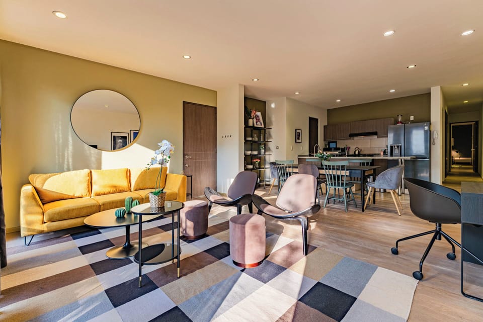 Apartment, 3 Bedrooms, Balcony, City View | Living area