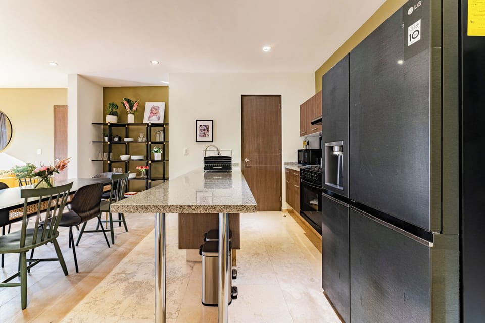 Apartment, 3 Bedrooms, Balcony, City View | Private kitchen