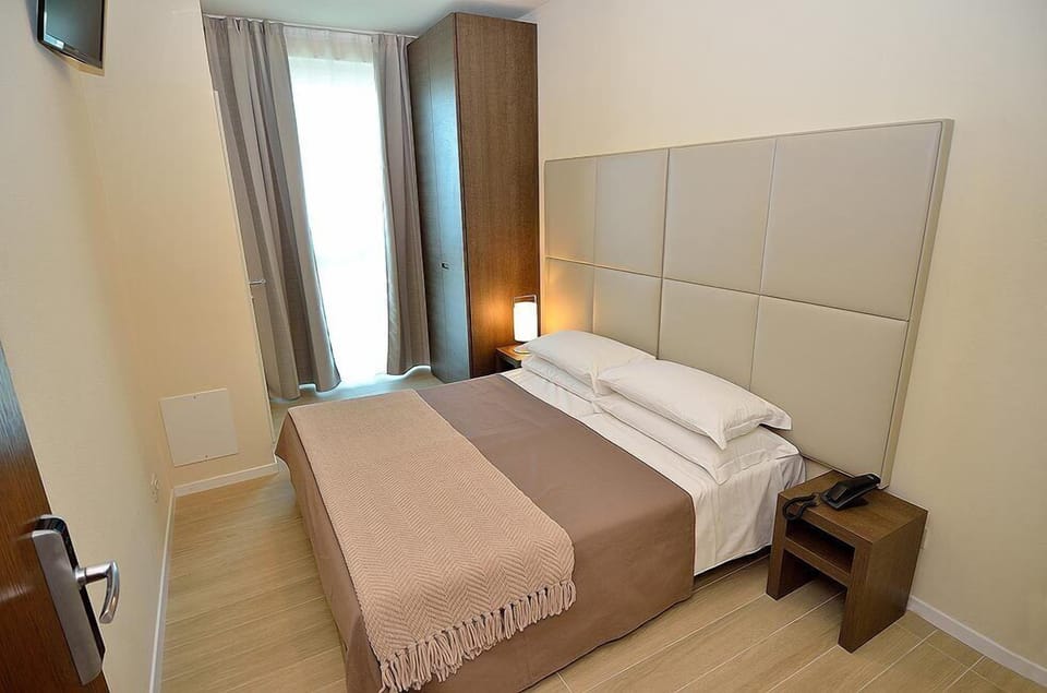 Double or Twin Room | Free WiFi, bed sheets