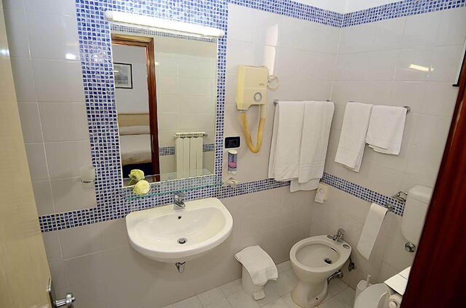 Economy Double or Twin Room | Bathroom | Shower, free toiletries, hair dryer, bidet