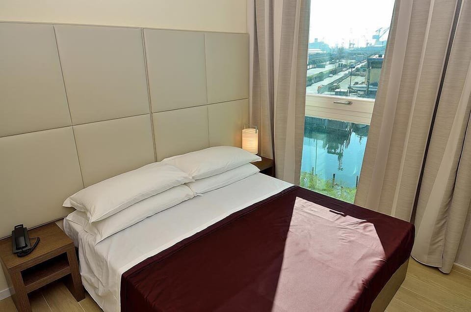 Double or Twin Room | WiFi (free), bed sheets