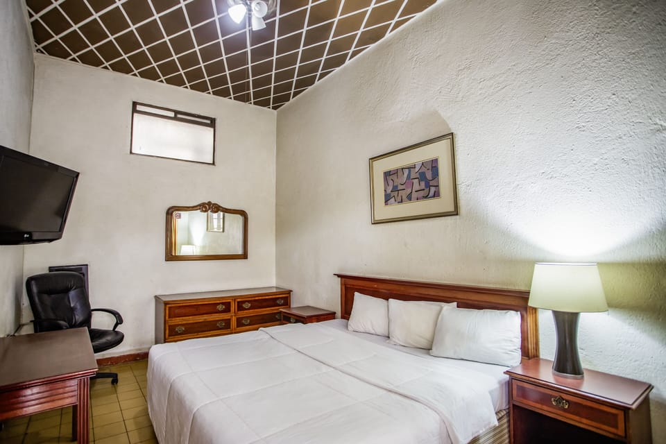 Standard Room, 1 King Bed | Individually decorated, individually furnished, desk, iron/ironing board