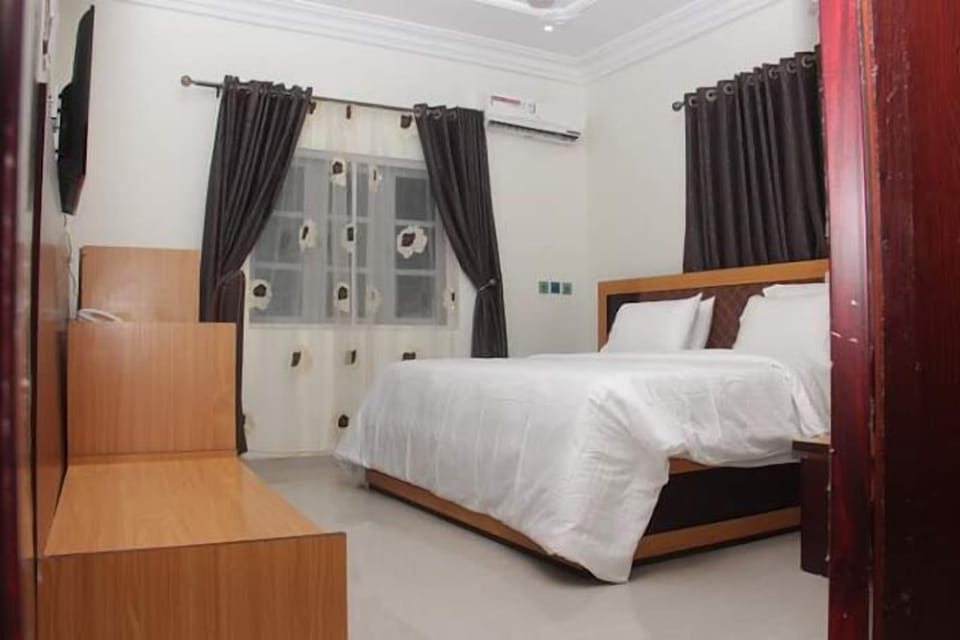 Comfort Room, Balcony, City View | Desk, laptop workspace, free WiFi