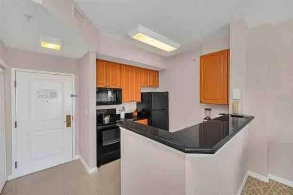 Apartment, 1 Bedroom, Balcony, Pool View | Interior