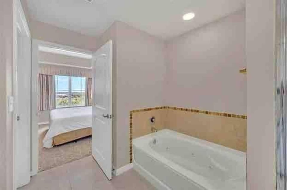 Apartment, 1 Bedroom, Balcony, Pool View | Bathroom