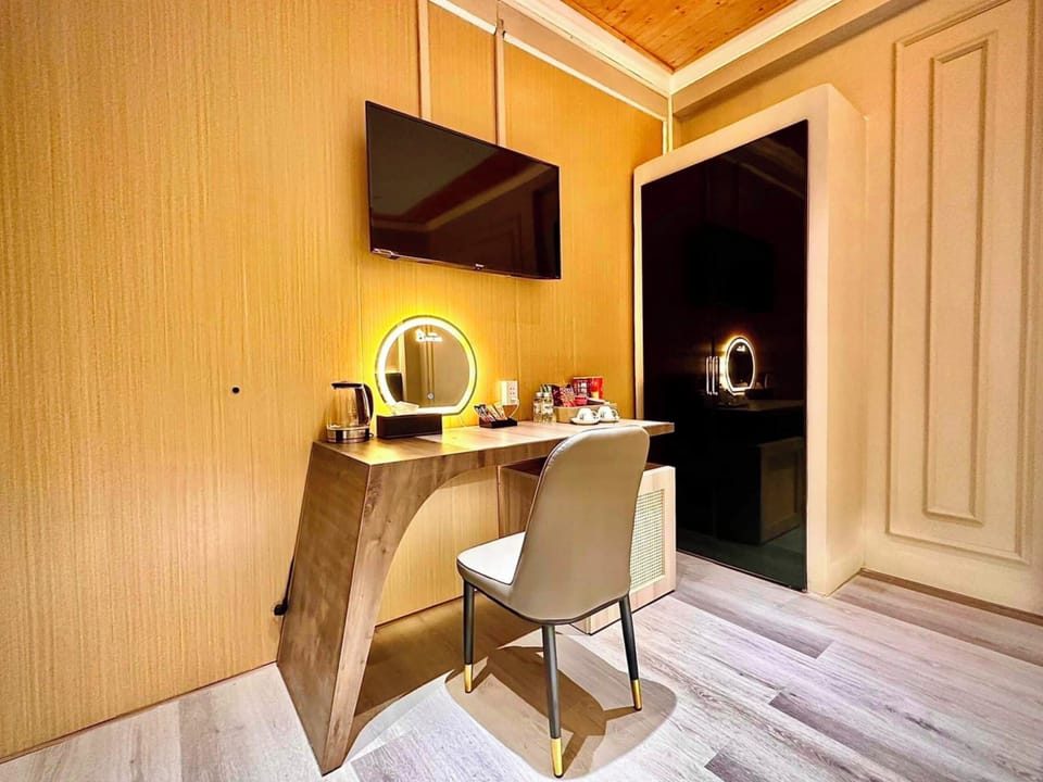 Traditional Double Room | Blackout drapes, soundproofing, iron/ironing board, free WiFi