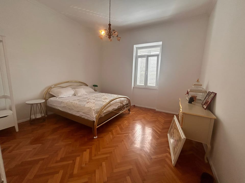 Apartment | 2 bedrooms, iron/ironing board, free WiFi, bed sheets