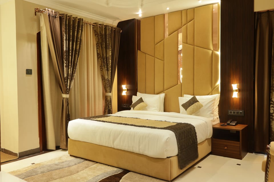 Studio Suite, Balcony | Hypo-allergenic bedding available, pillowtop beds, minibar, in-room safe