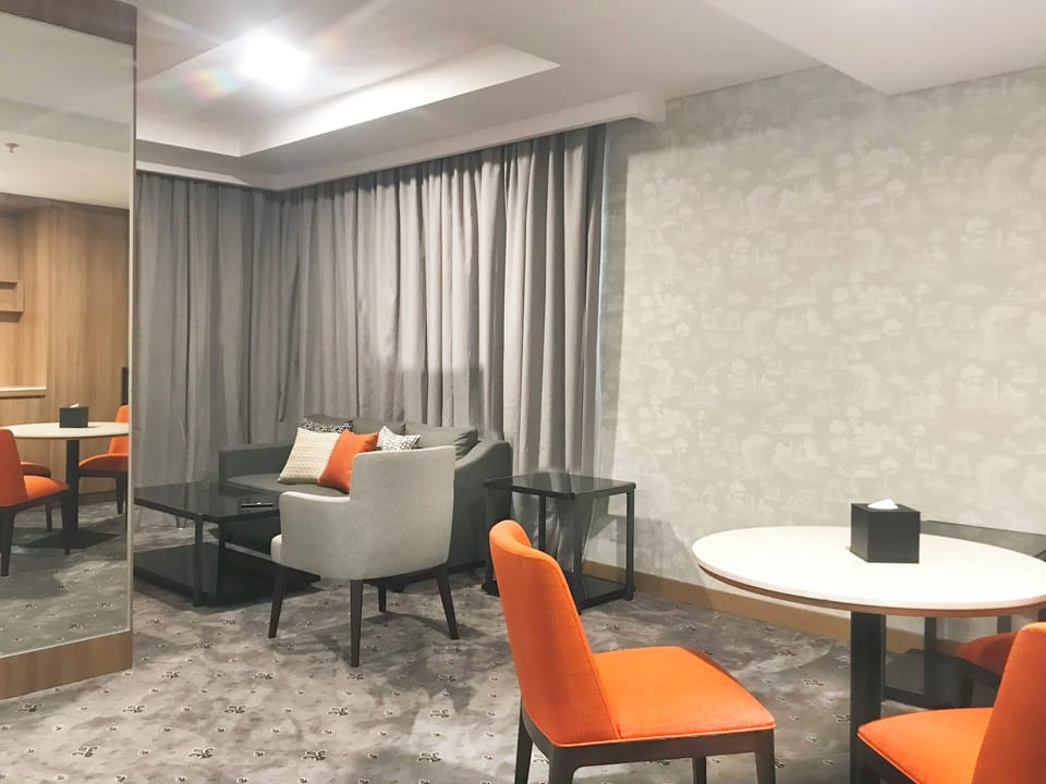 Executive Suite | Premium bedding, Select Comfort beds, desk, blackout drapes