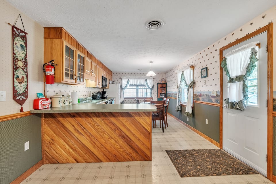 Cottage, 3 Bedrooms | Private kitchen | Coffee/tea maker, fridge, oven, toaster