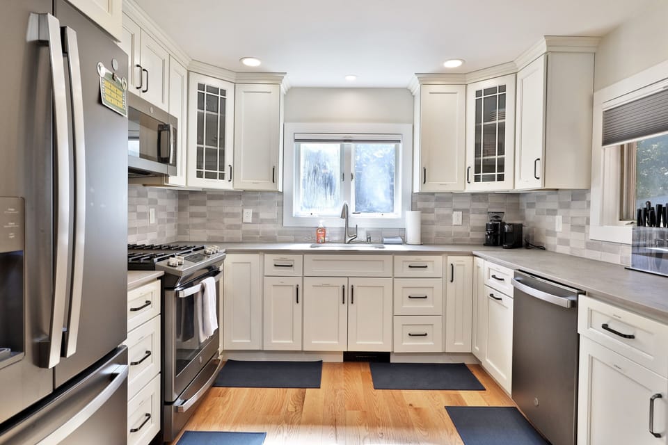 House, 4 Bedrooms | Private kitchen | Fridge, oven, coffee/tea maker, toaster