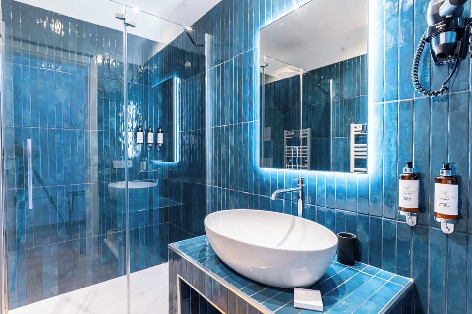 Family Studio, City View | Bathroom | Shower, free toiletries, hair dryer, towels