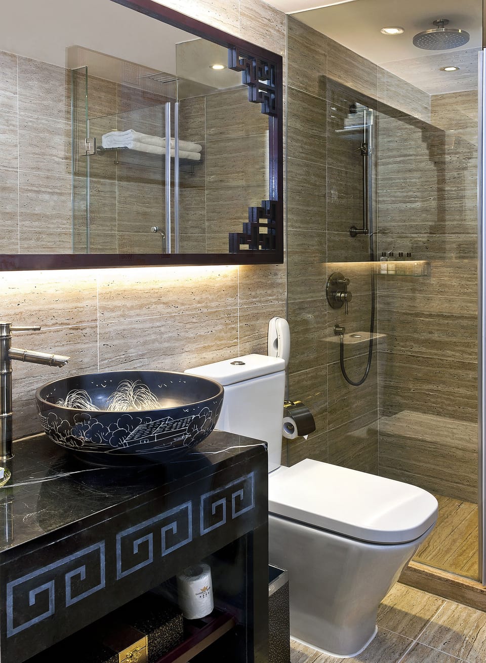 Bathroom | Combined shower/tub, hair dryer, bathrobes, slippers