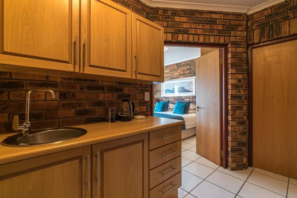 Comfort Room, Ocean View | Private kitchenette | Mini-fridge, microwave, cookware/dishes/utensils