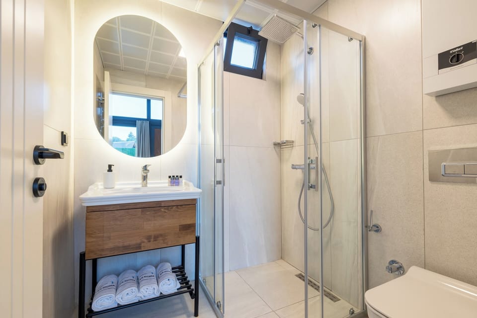 Suite, Private Pool, Pool View | Bathroom | Hair dryer, towels, soap, shampoo