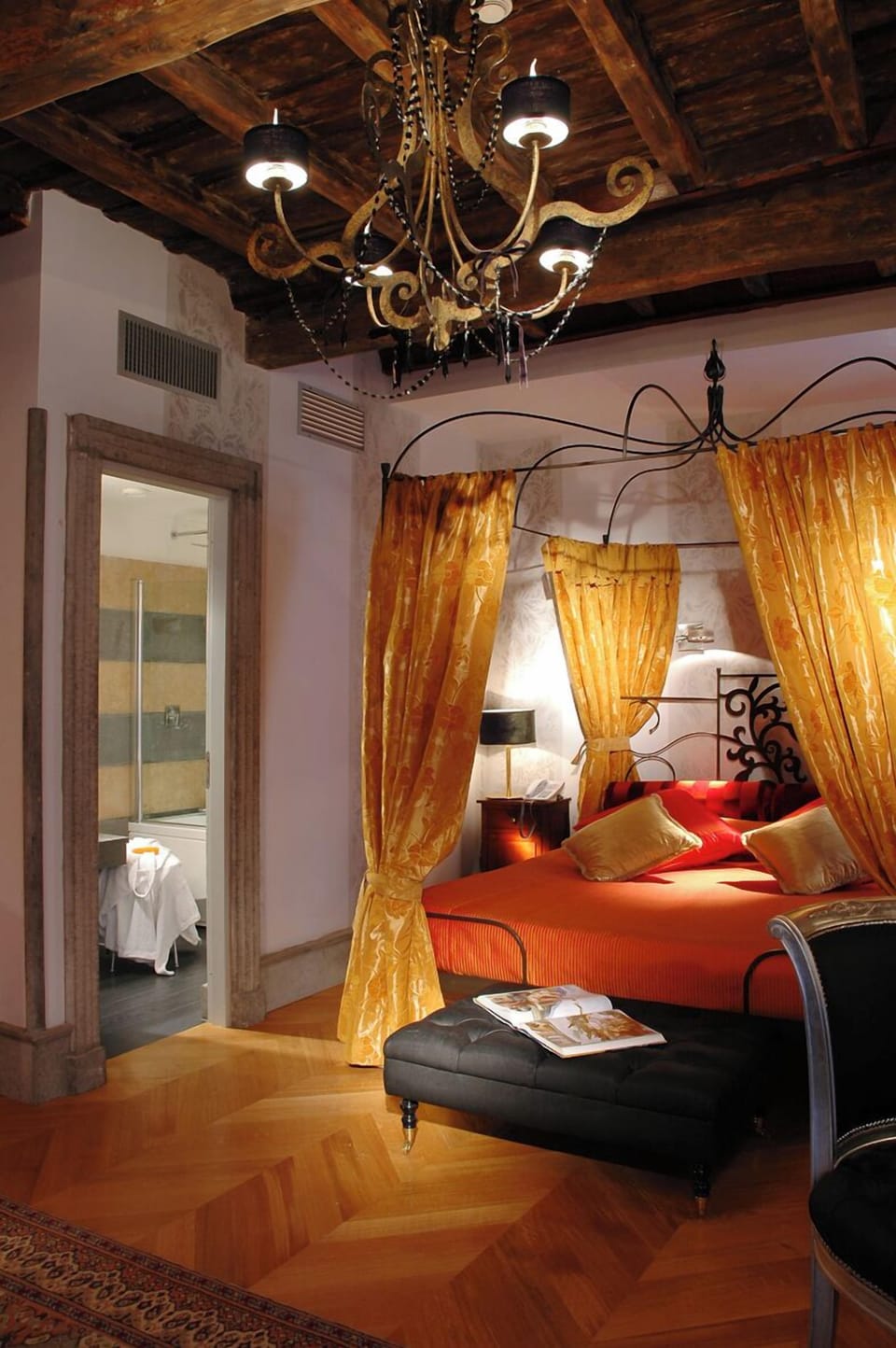 Deluxe Double Room | In-room safe, desk, free WiFi