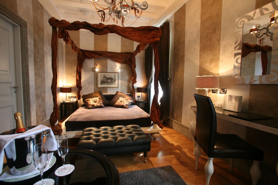 Junior Double Room | In-room safe, desk, free WiFi